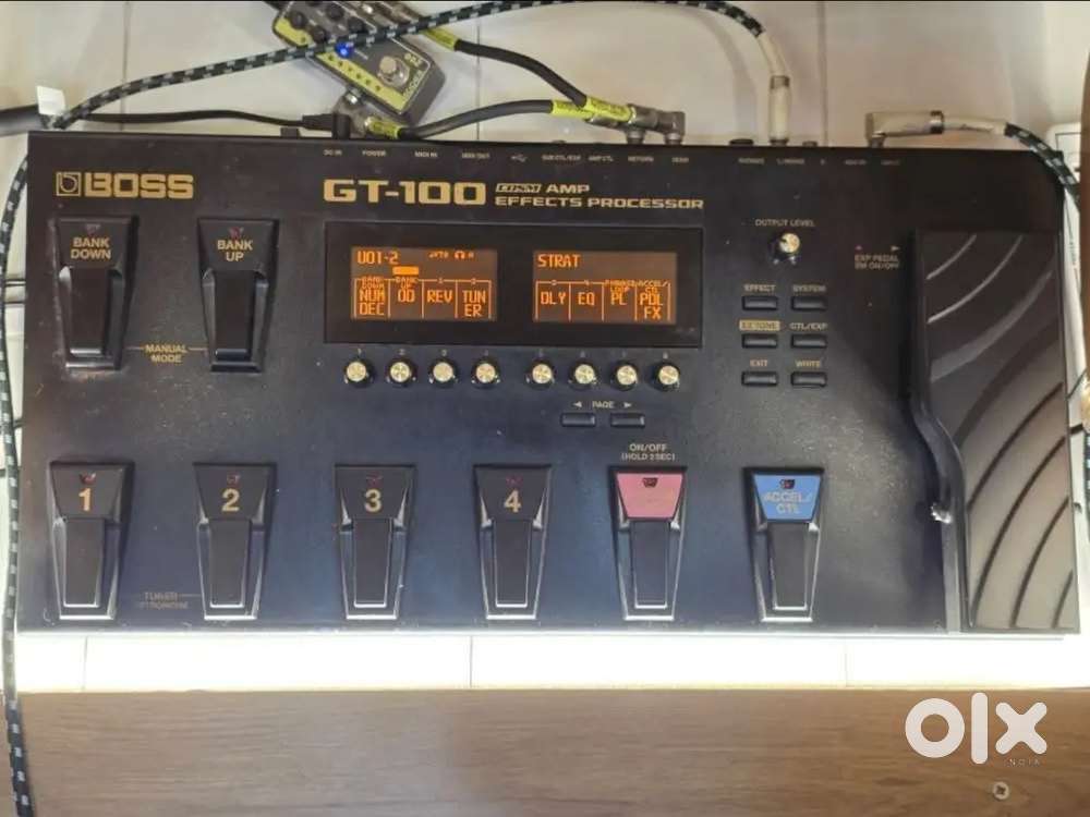 BOSS GT100 PRO GRADE GUITAR PROCESSOR