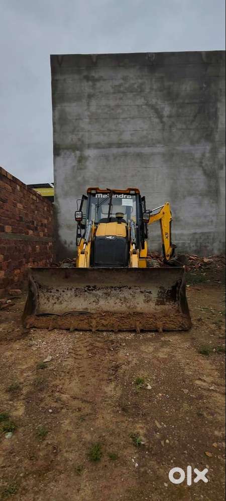 Mahindra Earth Master 2018 Backhoe Loader – Excellent Condition
