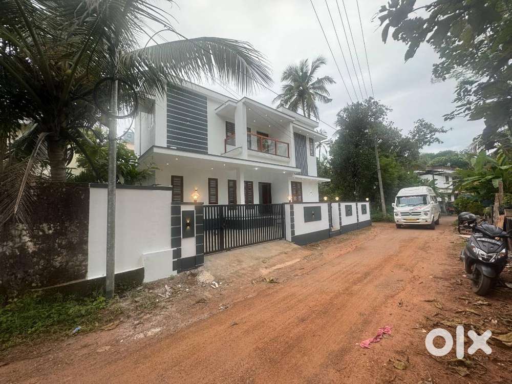 NEW HOUSE AZHIKODE SOUTH READY TO MOVE