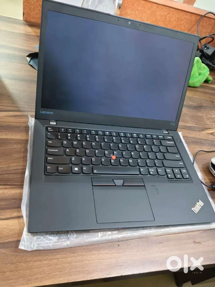 Lenovo yoga i5-7th gen,256 gb SSD,4gb,14touch screen cam wifi rs15900