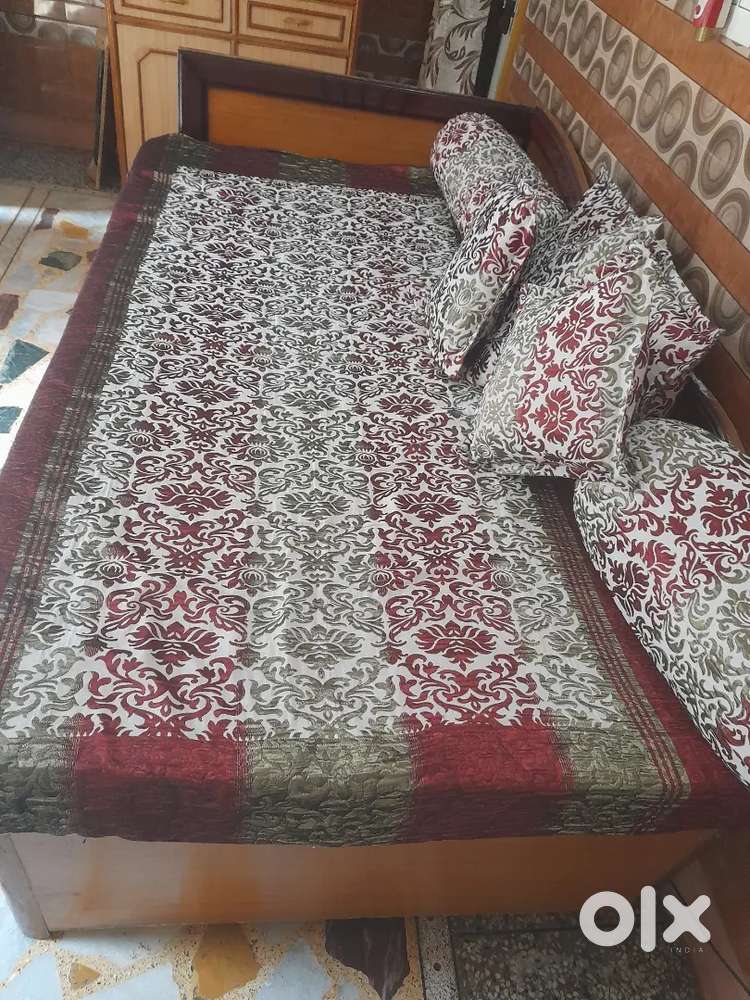Full Diwan set with mattress and kushan and pillow