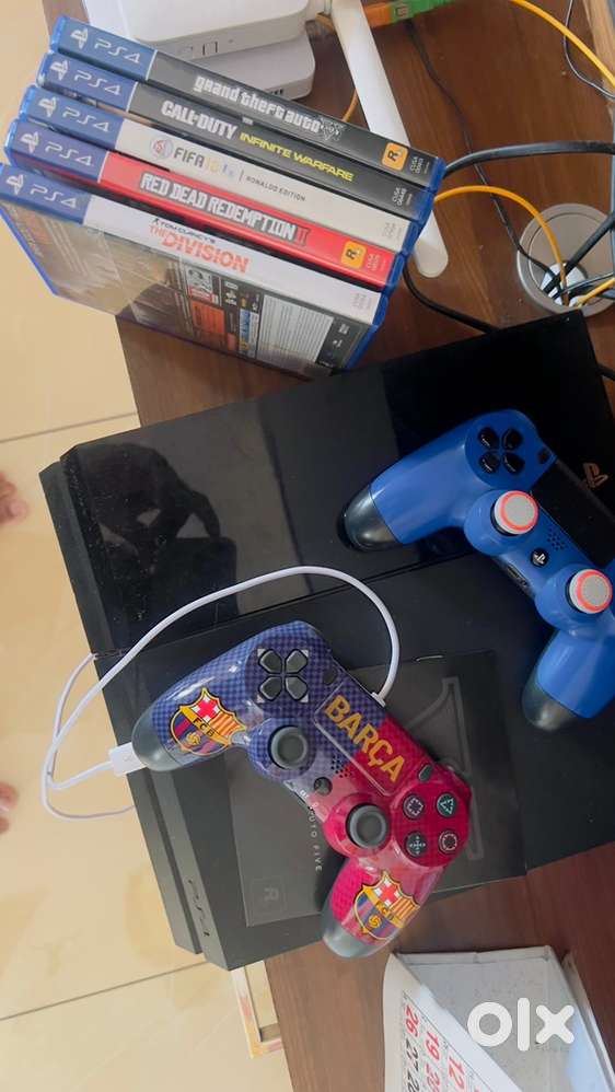 PS4 512GB + 6 Popular Games + 2 Controllers – Excellent Condition!