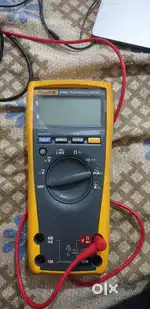 Fluke 179 True RMS Digital Multimeter with built-in thermometer