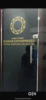 Receptionist for jewellery office
