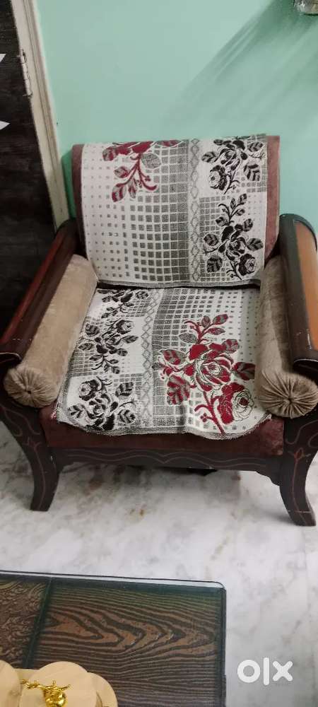 5 Seat Sofa set with center table