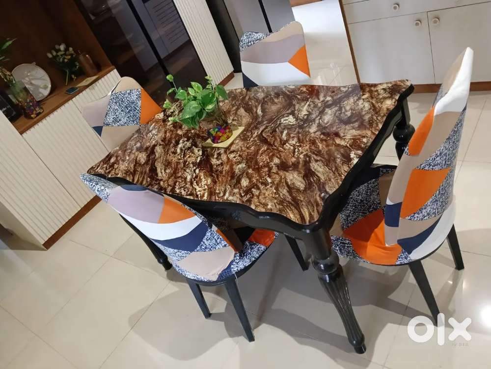 4 seater dinning table with chairs