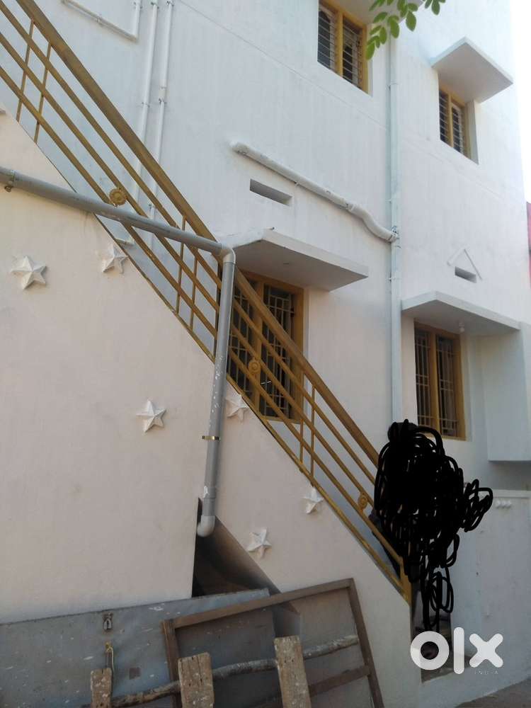 வீடு விற்பனைக்கு எல்லப்பட்டி அனைரோடு 26/12. 2 flour