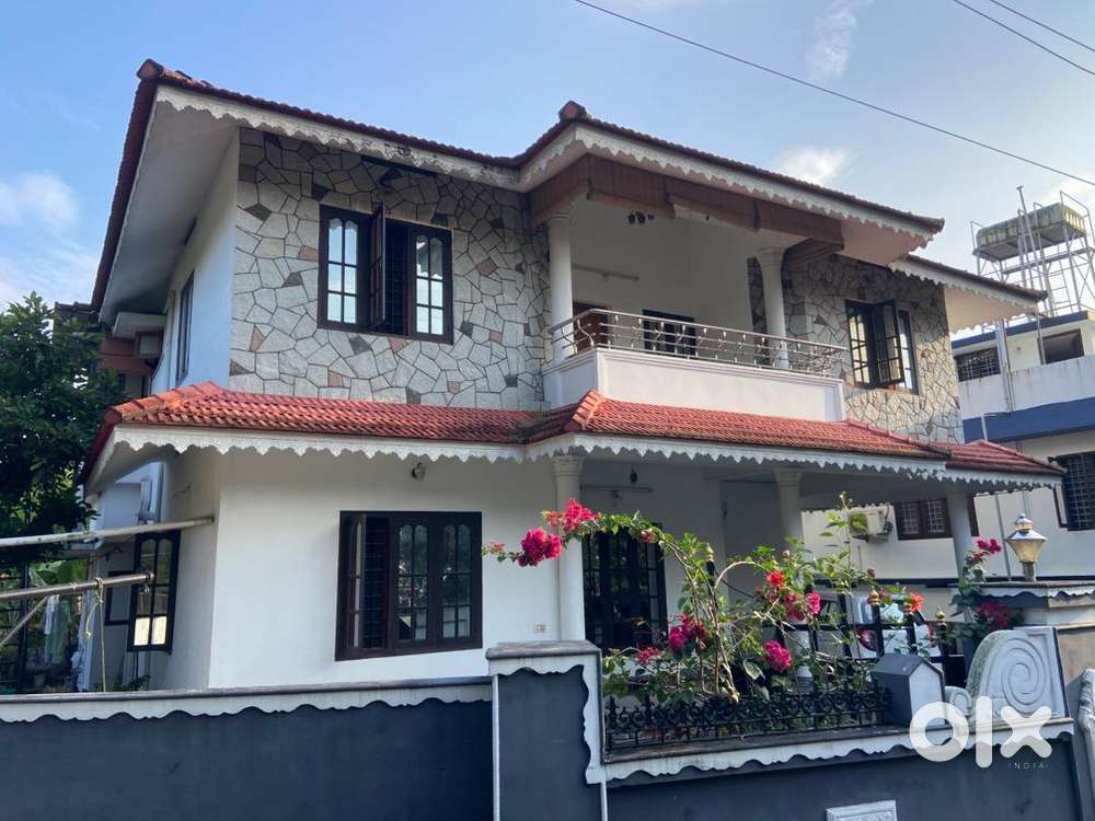 HOUSE.  ETTUMANOOR.  TOWN