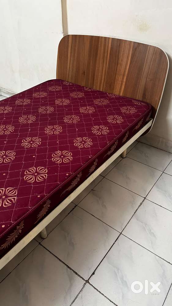 Single bed mattress