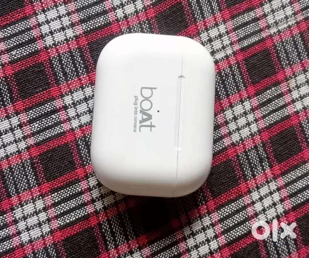 Realme Airbuds real price - 1300rs