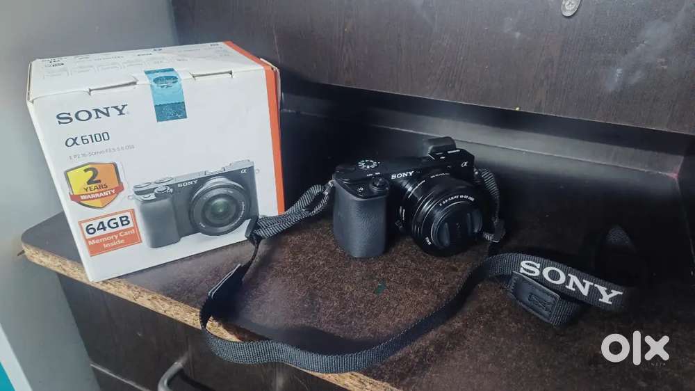 Sony 6100 D-L - camera