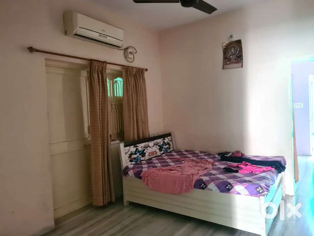 Near shangri-la subhanpura 2bhk furnished