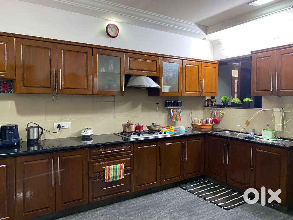 3bhk semi furnished flat for rent at kadri Mallikate.