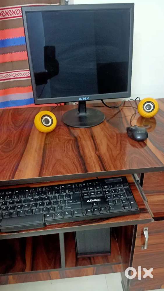 Computer set with table