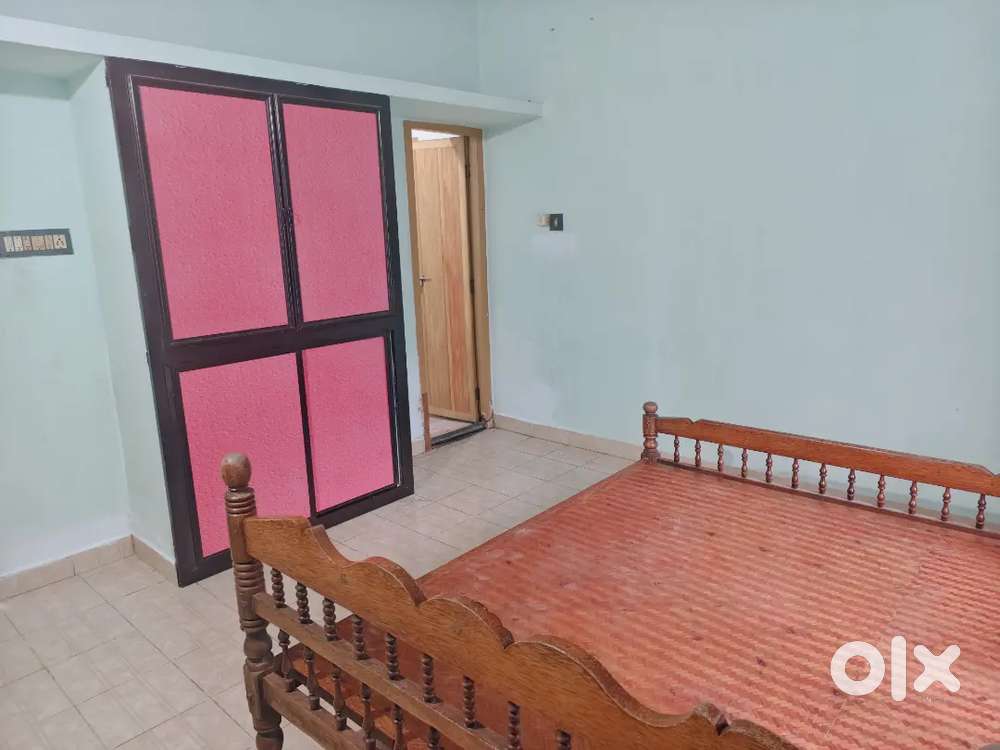 FAMILY/BACHELORS: 3 BHK SEMIFURNISHED APARTMENT RENT NEAR KAKKANAD