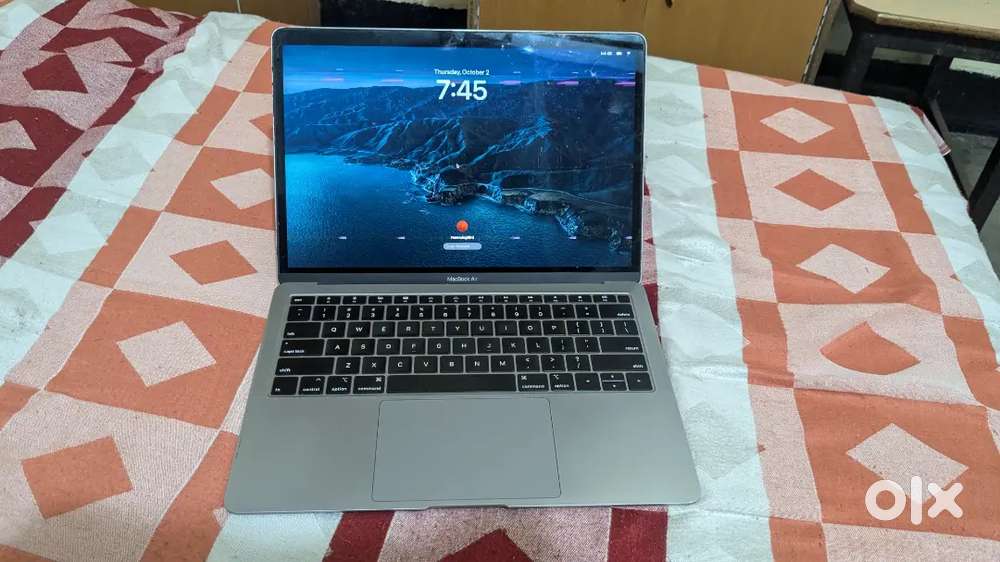 Macbook Air (2018) - Requires Screen Replacement