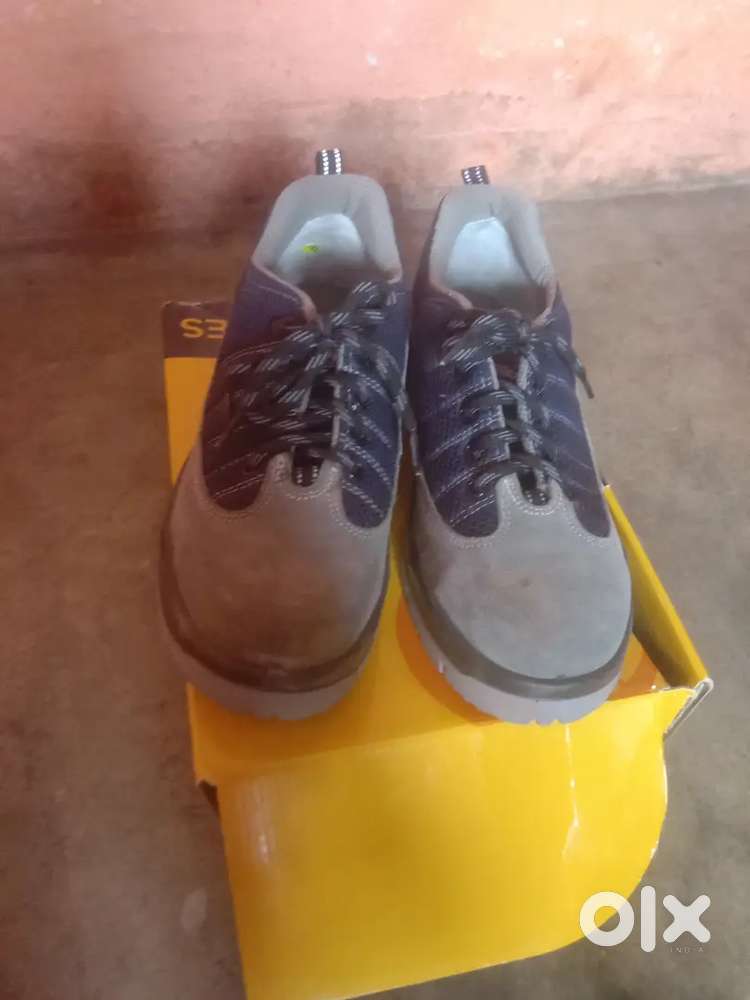 Safety shuj 8 number ka new hai boksh bhie hai