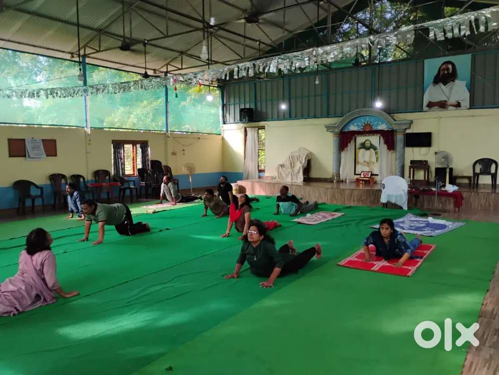 First floor,roadside area,car parking available,toilet,commercial area