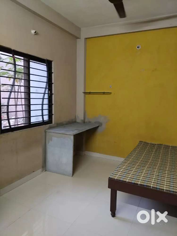 Independent Room Kitchen Near Sayaji Square