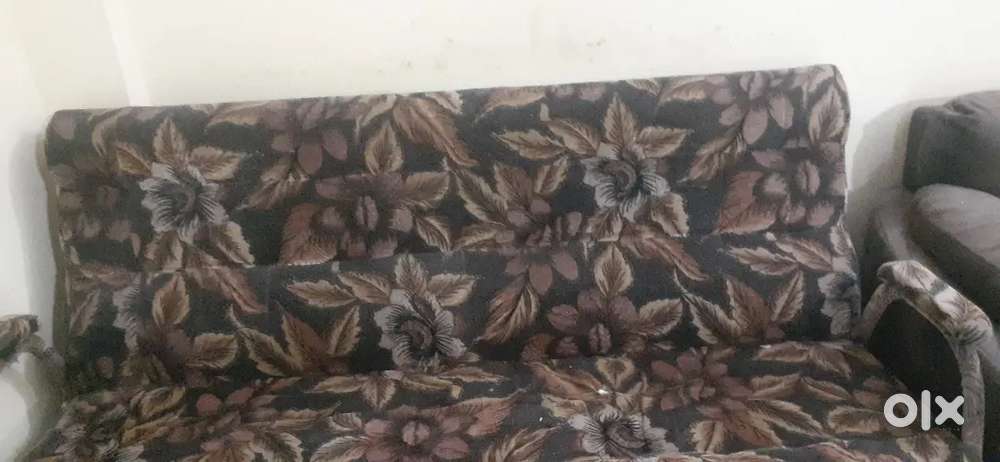 Single sofa for sale