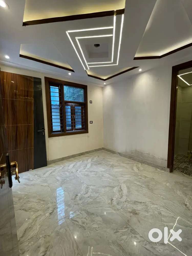 2bhk builder floor with car parking lift 26.5L
