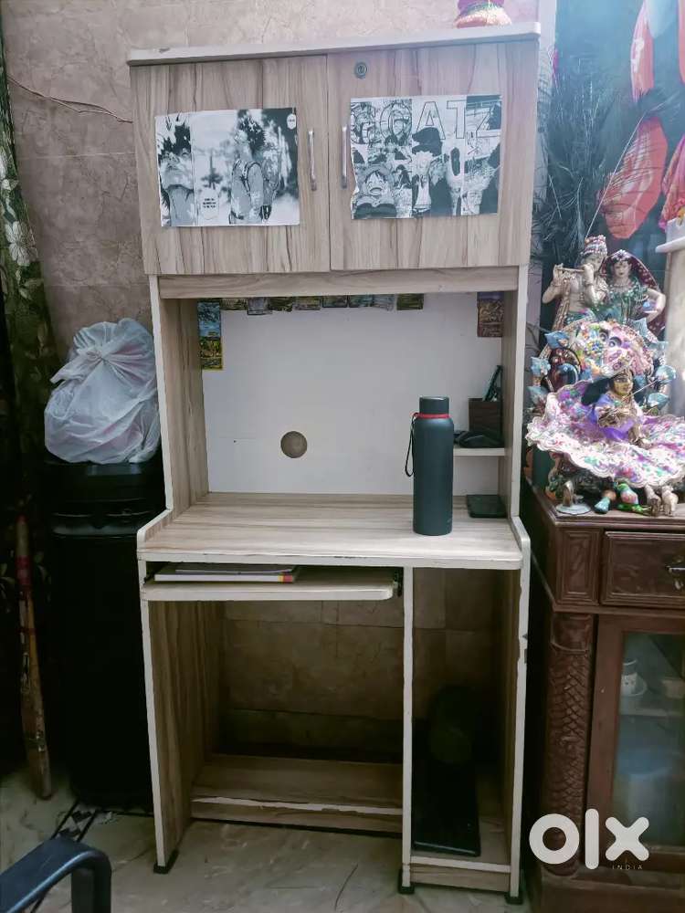 Computer table