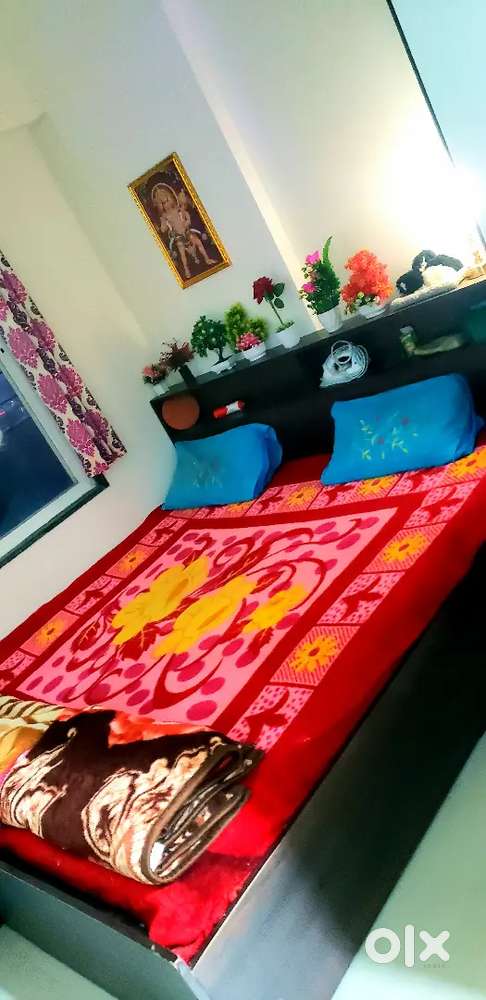 need only female flatmate no rent