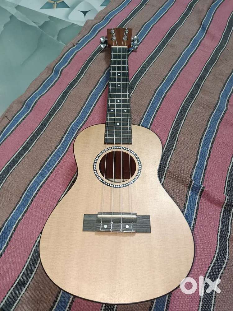 Kadence Ukulele Concert 24 inch, Spruce Top,bag(Semi/Electro Acosutic)