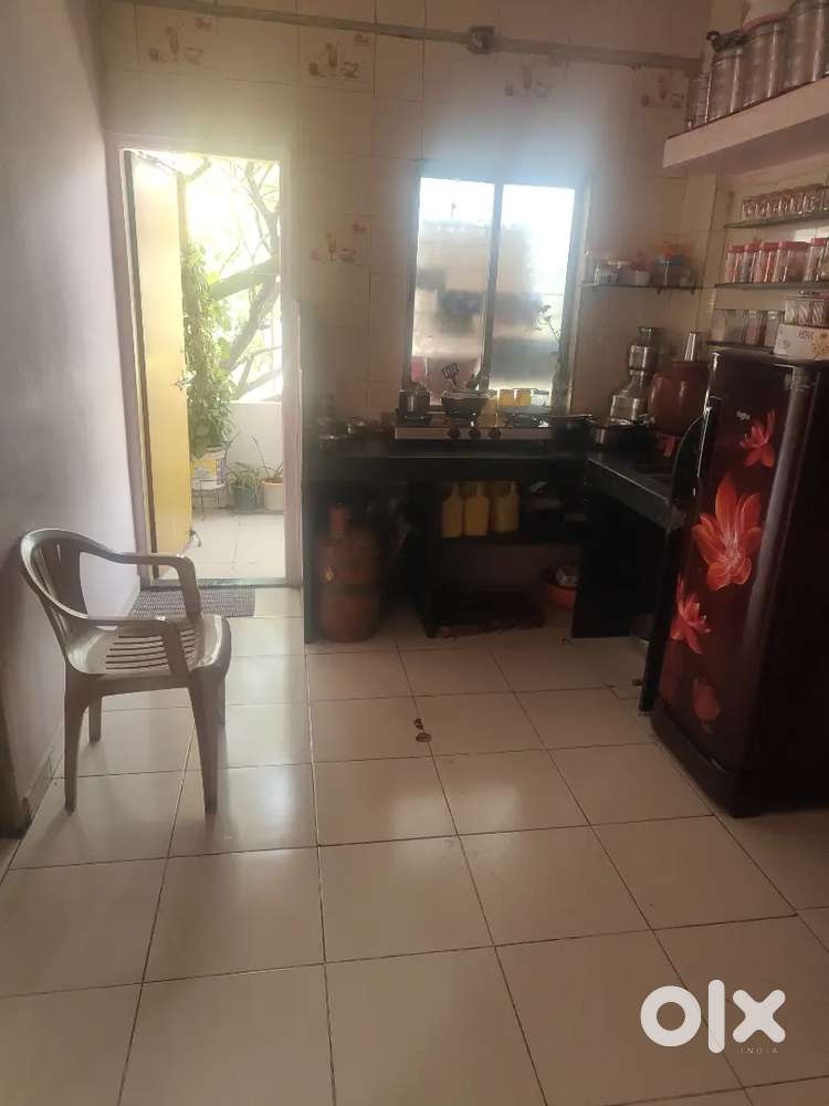 1 BHK spacious Road front flat in Khutwad nagar, negotiable