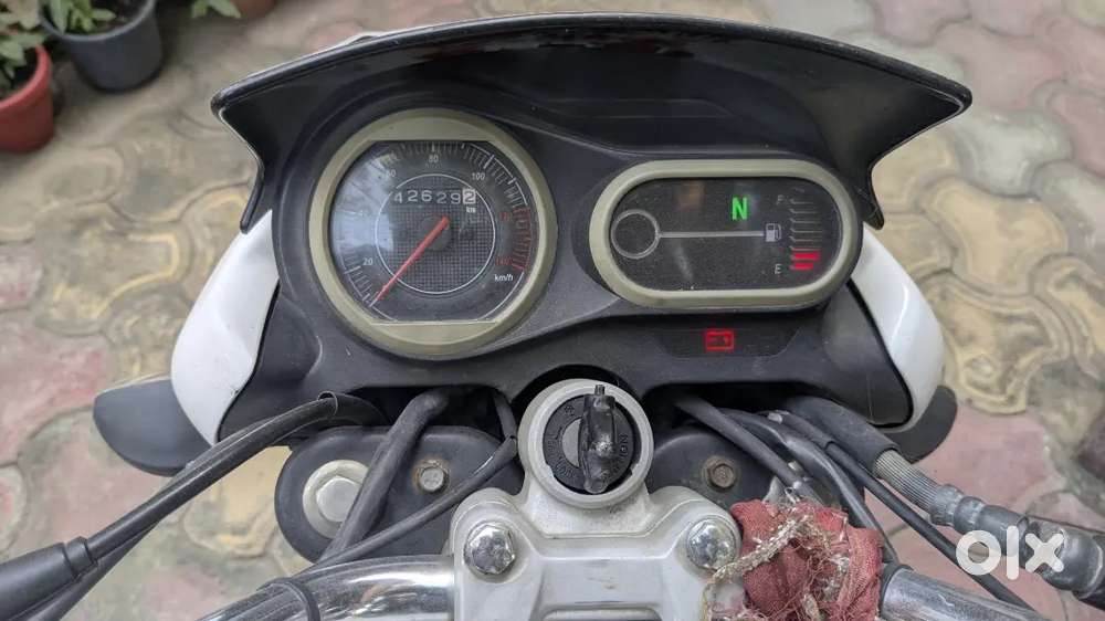 Bajaj V15 2016 Model with back seat cover