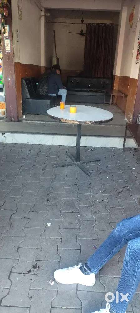 Vishal mega Mart ke pass