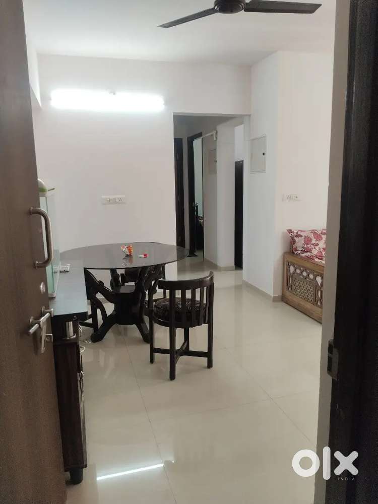 2 bhk  full furnished flat available for rent in  /Downtown/Lakeshore