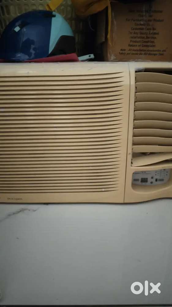 Window AC old model in good working condition