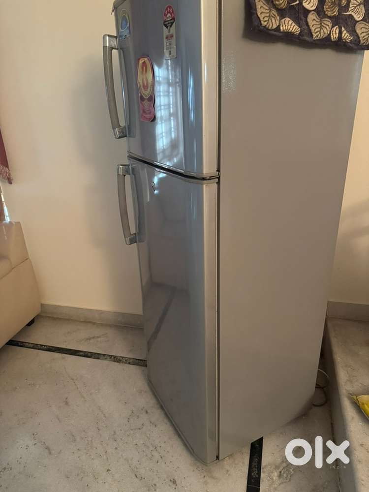 Well maintained Samsung 319 litres fridge for sale