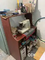 Desk top computer table