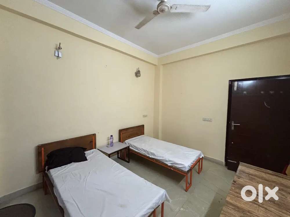 PG for boys noida sector 52