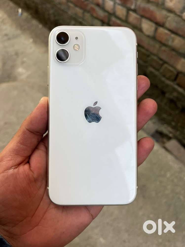 I phone 11 white 128 gb in mint condition