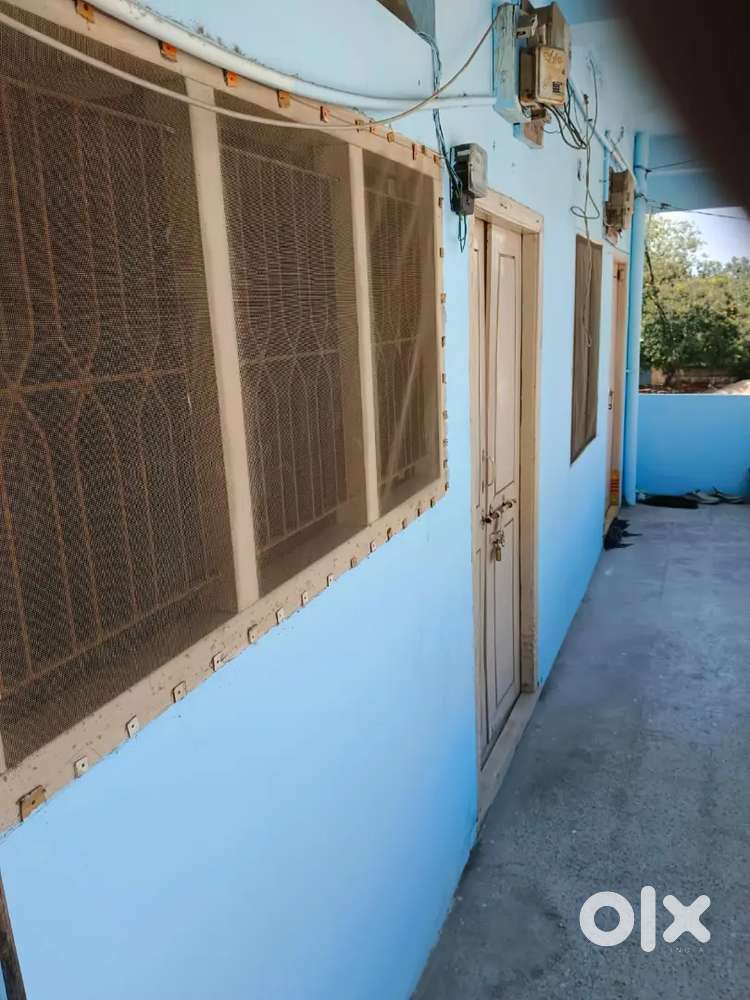 1 bhk rent only for male bachelors