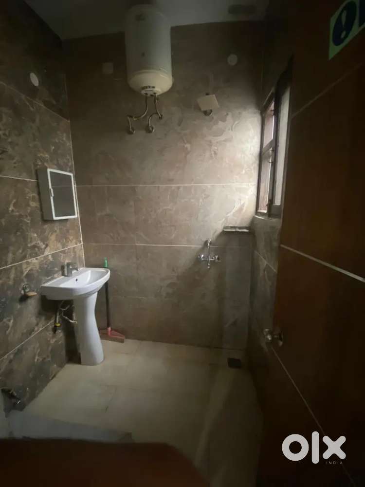 3BHK FULLY FURNISHED ON RENT NK SHARMA ROAD ZIRAKPUR