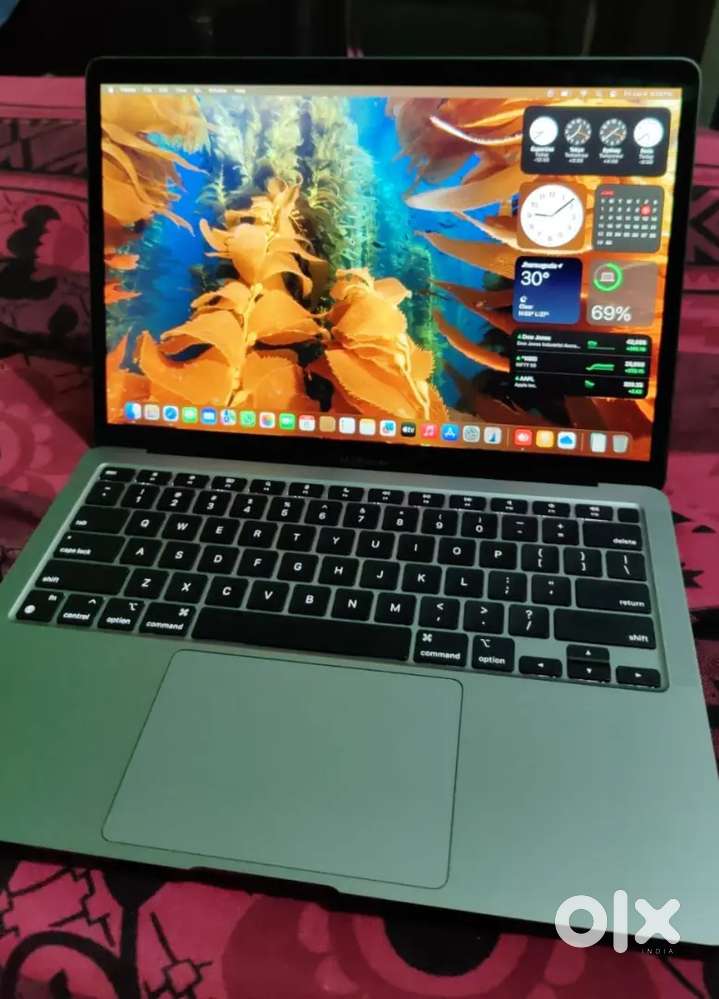 Macbook air M1 in new like condition