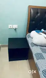 1 Side Table