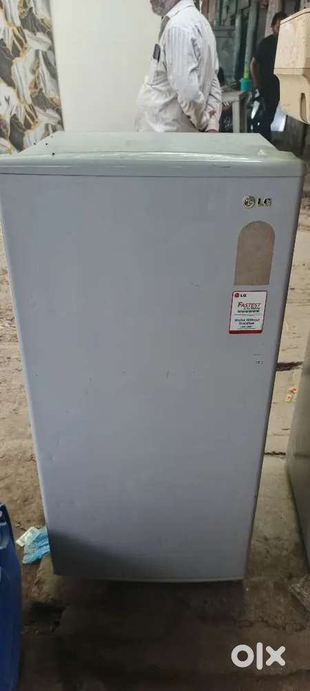 LG ka fridge hai 4 sal chalava aage se piche se bilkul badhiya hai650₹