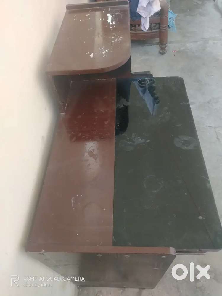 Computer table