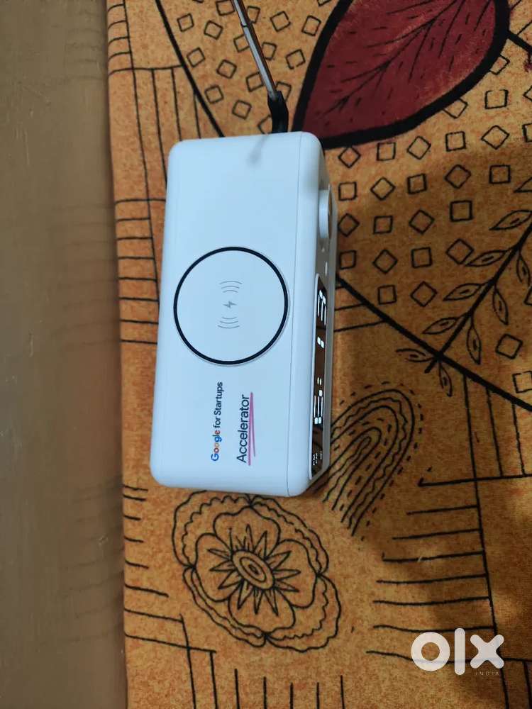 Google Goodie – Retro Clock Speaker with Wireless Charger