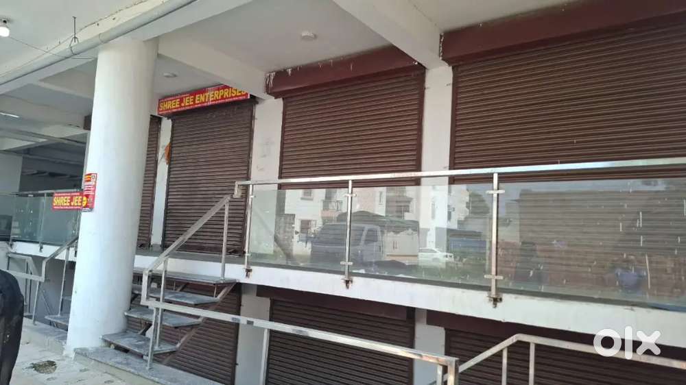 Ready to move 300 sqft shop on road