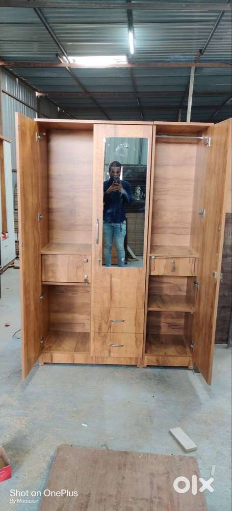 PREMIUM 3DOOR WARDROBE FOR SELL WITH MIRROR