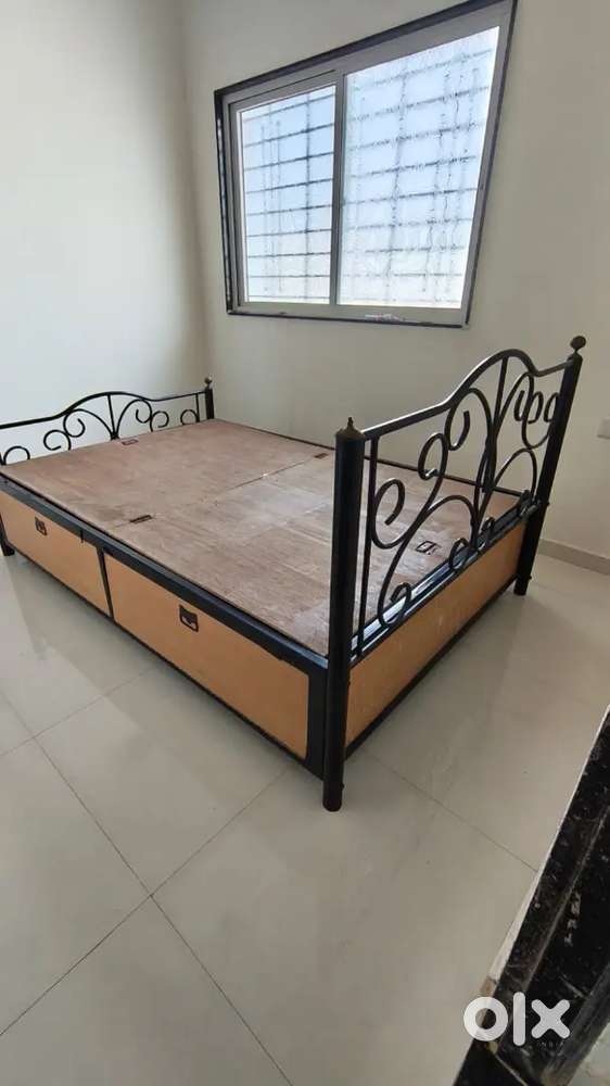 6*5 feet Bed With Mattress and Storage Heavy Material
