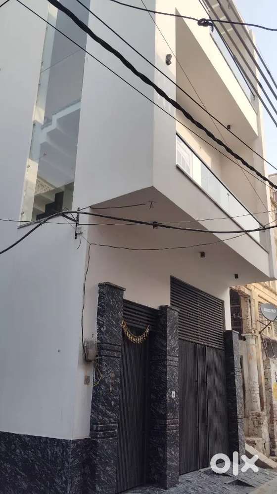 जैन स्थान के पास दो गली का तीन मंजिल बना हुआ नजदीक मेंन बजार  जीन्द