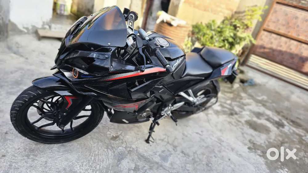 Rs 200 in excellent condition (2016 sep)