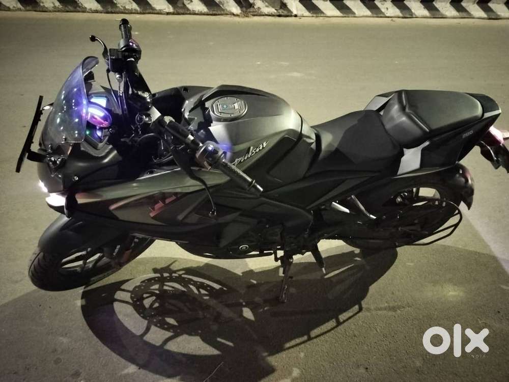 2024 Bajaj Pulsar RS 200 BS6 (Old Console with RPM Meter)